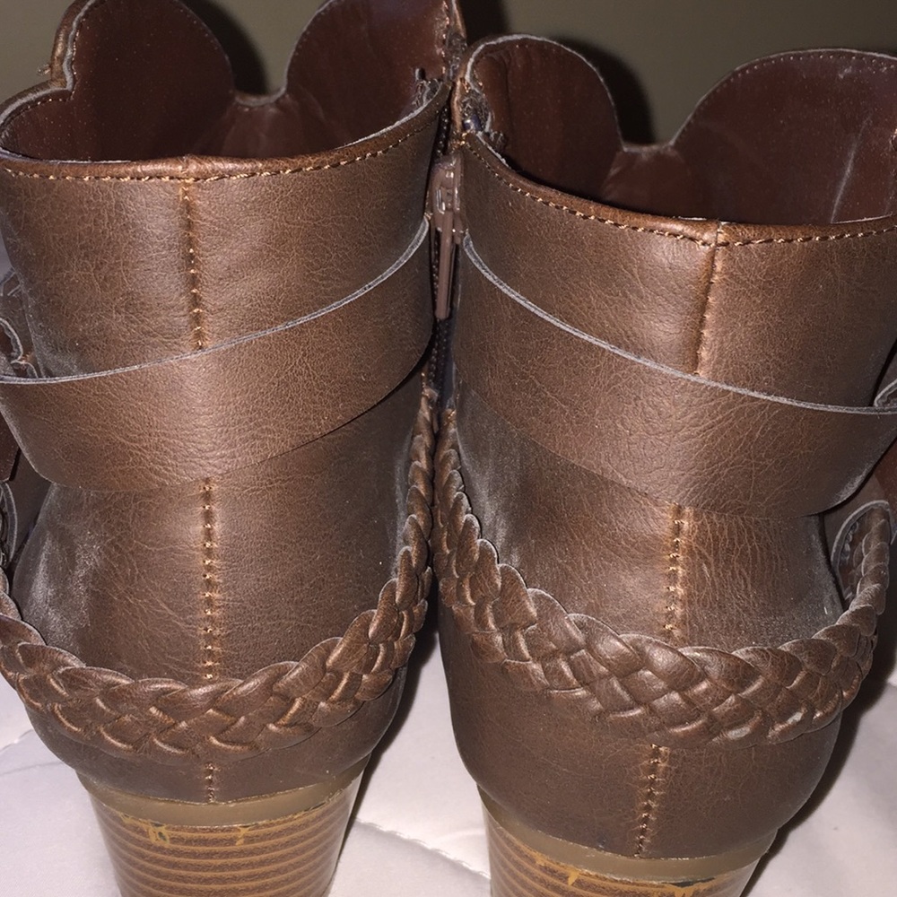 Shoes - Picture 4 of 4